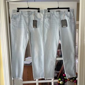 Stylish Light Blue Denim Jeans by Democracy